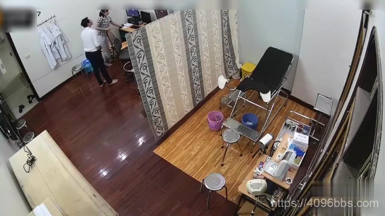 独家猛料私人妇科诊所男医生偷情女患者内射后有点害怕要给女患者再检查一下BB