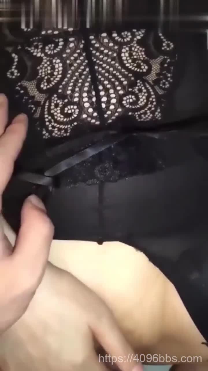 【优质资源】勾搭老板服装公司巨乳女老板在干老板娘的时候同事打电话被听到