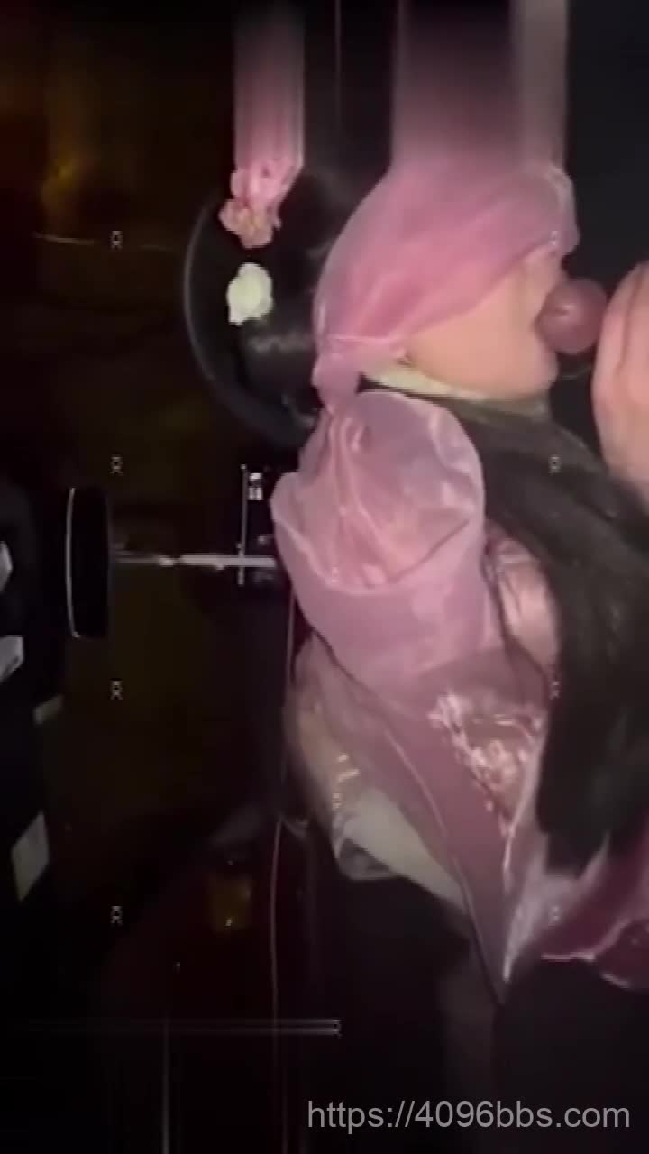 河北地质大学篮球拉拉队长赵亚楠身披薄纱汉服曲线若隐若现深喉口爆技巧娴熟令人瞠目结舌！