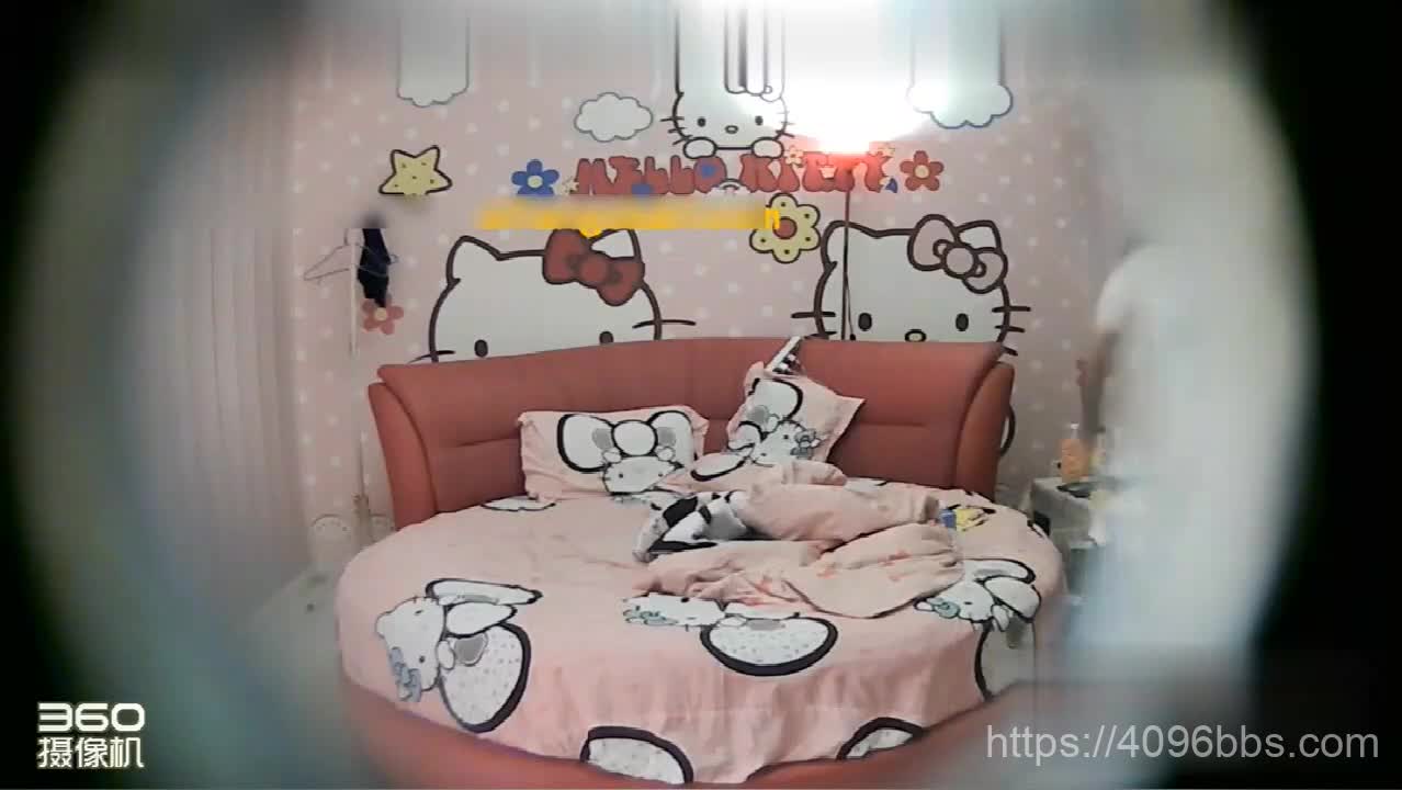 【好片分享】大白天地我没兴趣,对白清晰漂亮大学生脾气还挺大被男友打桩式猛干